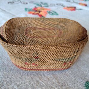 Antique pacific northwest 1st Nation's oval lidded trinket basket.